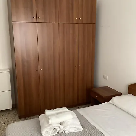 Alexandra Hotel *
